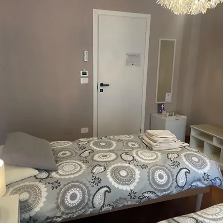 Bed & Breakfast Con Vista Giardino E Piscina Borgofranco d'Ivrea Room photo
