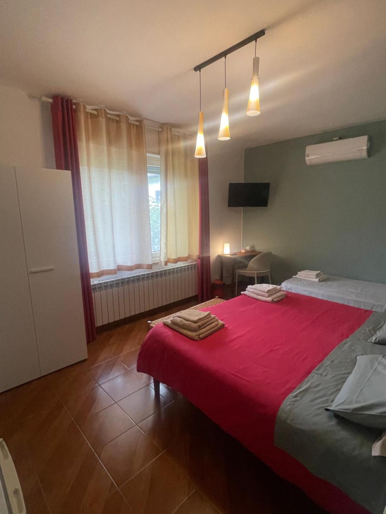 Con Vista Giardino E Piscina Bed and breakfast Borgofranco d'Ivrea